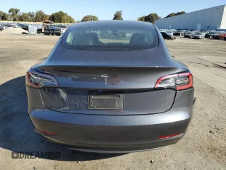 2023 Tesla Model 3 z VIN 5YJ3E1EA6PF681833, wystawiony jako Copart lot #55557834 z przebiegiem 36 522 mil mil oraz Szkoda całkowita • Salvage title. Historia ofert i sprzedaży dostępna na DreamBid. Obrazek 6.