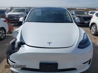 2025 Tesla Model Y Long Range z VIN 7SAYGDED7SA373784, wystawiony jako IAAI lot #41881719 z przebiegiem 1 192 mil mil oraz . Historia ofert i sprzedaży dostępna na DreamBid. Obrazek 12.