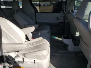 2012 Toyota Sienna XLE z VIN 5TDDK3DC5CS033868, wystawiony jako Copart lot #74727814 z przebiegiem 98 798 mil mil oraz Szkoda całkowita • Salvage title. Historia ofert i sprzedaży dostępna na DreamBid. Obrazek 10.