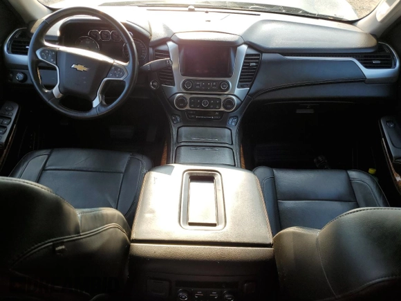 2015 Chevrolet Tahoe LTZ z VIN 1GNSKCKC5FR100084, wystawiony jako Copart lot #68003764 z przebiegiem Nie podano mil oraz Czysty tytuł • Clean title. Historia ofert i sprzedaży dostępna na DreamBid. Obrazek 8.