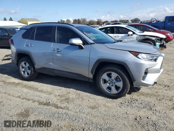 2019 Toyota RAV4 XLE with VIN 2T3W1RFV0KW036705, listed as a Copart auction lot 80983694 with 110,823 mi miles and Salvage Title. Bid and sale history available at carsss.com. Image 4.