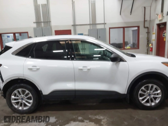 2022 Ford Escape SE z VIN 1FMCU9G61NUA42771, wystawiony jako IAAI lot #41746954 z przebiegiem 49 911 mil mil oraz . Historia ofert i sprzedaży dostępna na DreamBid. Obrazek 14.