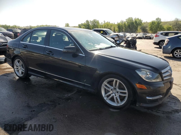 2013 Mercedes-Benz C 300 Sport z VIN WDDGF8AB7DR245588, wystawiony jako Copart lot #58091295 z przebiegiem 90 242 mil mil oraz Szkoda całkowita • Salvage title. Historia ofert i sprzedaży dostępna na DreamBid. Obrazek 4.