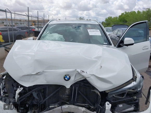 2019 BMW X5 xDrive40i z VIN 5UXCR6C54KLL63804, wystawiony jako IAAI lot #42189314 z przebiegiem Nie podano mil oraz . Historia ofert i sprzedaży dostępna na DreamBid. Obrazek 10.