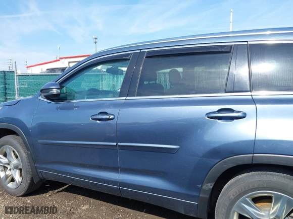 2015 Toyota Highlander Limited with VIN 5TDDKRFH6FS186386, listed as a IAAI auction lot 41987264 with 165,076 mi miles. Bid and sale history available at carsss.com. Image 15.