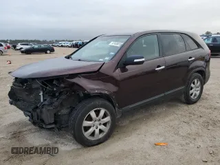 2012 Kia Sorento LX z VIN 5XYKT3A1XCG203095, wystawiony jako Copart lot #47435015 z przebiegiem 165 120 mil mil oraz Szkoda całkowita • Salvage title. Historia ofert i sprzedaży dostępna na DreamBid. Obrazek 1.