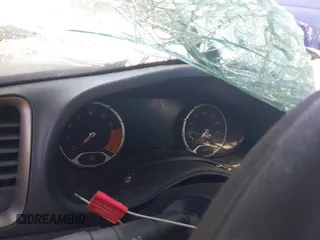 2023 Jeep Renegade Latitude z VIN ZACNJDB13PPP69738, wystawiony jako IAAI lot #42293470 z przebiegiem Nie podano mil oraz . Historia ofert i sprzedaży dostępna na DreamBid. Obrazek 7.