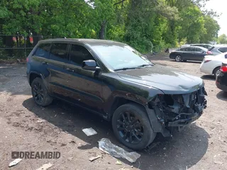 2020 Jeep Grand Cherokee Altitude z VIN 1C4RJFAG4LC138985, wystawiony jako IAAI lot #42401100 z przebiegiem 67 215 mil mil oraz . Historia ofert i sprzedaży dostępna na DreamBid. Obrazek 1.