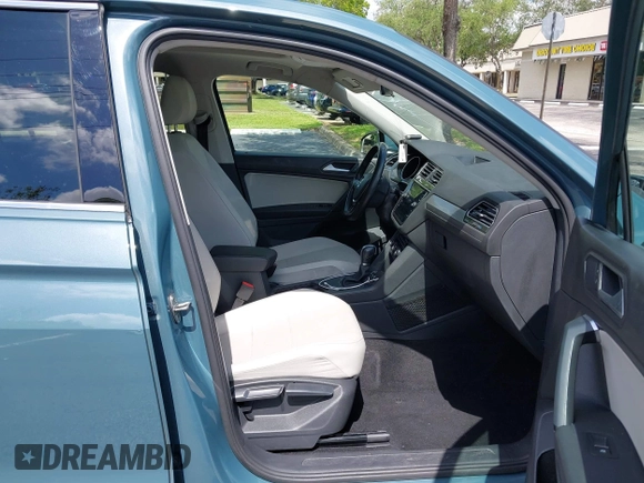 2019 Volkswagen Tiguan SE with VIN 3VV3B7AX8KM171057, listed as a IAAI auction lot 42209509 with 99,437 mi miles and . Bid and sale history available at DreamBid. Image 5.