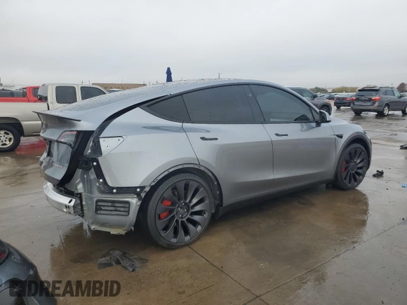 2024 Tesla Model Y Performance with VIN 7SAYGDEF4RA326613, listed as a Copart auction lot 83467394 with 2,260 mi miles and Clean Title. Bid and sale history available at DreamBid. Image 3.