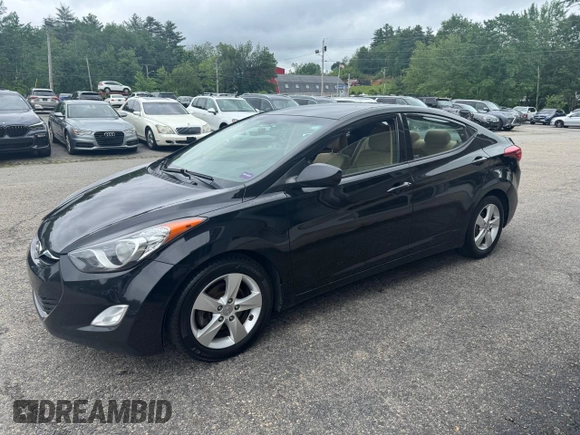 2013 Hyundai Elantra GLS z VIN KMHDH4AE5DU859798, wystawiony jako Copart lot #61402705 z przebiegiem 195 664 mil mil oraz Czysty tytuł • Clean title. Historia ofert i sprzedaży dostępna na DreamBid. Obrazek 2.