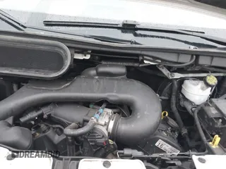 2018 Ford Transit z VIN 1FTYR2CM1JKA72172, wystawiony jako IAAI lot #41864907 z przebiegiem Nie podano mil oraz . Historia ofert i sprzedaży dostępna na DreamBid. Obrazek 10.