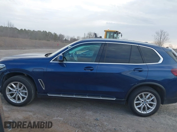 2021 BMW X5 xDrive45e with VIN 5UXTA6C07M9F32034, listed as a IAAI auction lot 41832720 with 28,453 mi miles. Bid and sale history available at carsss.com. Image 15.