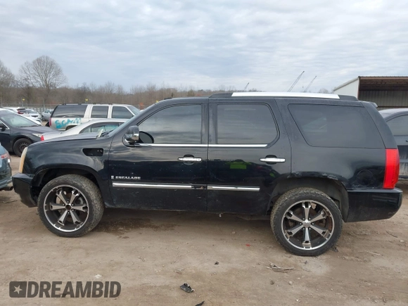 2009 Cadillac Escalade z VIN 1GYFK13269R147563, wystawiony jako IAAI lot #41462689 z przebiegiem 210 095 mil mil oraz . Historia ofert i sprzedaży dostępna na DreamBid. Obrazek 14.