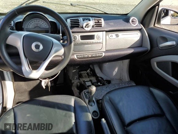 2015 Smart fortwo Passion с VIN WMEEK3BA5FK835565, выставлен на аукционе Copart как лот 76688204 с пробегом 62 674 миль миль и Списание • Salvage title. История ставок и продаж доступна на DreamBid. Изображение 8.