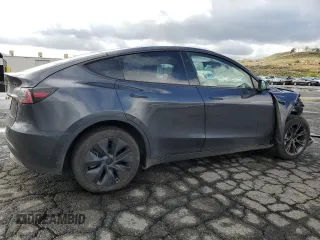 2024 Tesla Model Y Long Range z VIN 7SAYGAEE1RF107617, wystawiony jako Copart lot #48224405 z przebiegiem 10 637 mil mil oraz Szkoda całkowita • Salvage title. Historia ofert i sprzedaży dostępna na DreamBid. Obrazek 3.