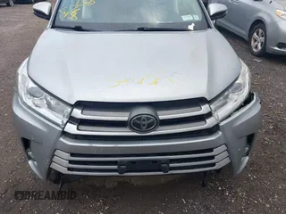 2018 Toyota Highlander SE z VIN 5TDJZRFH6JS545680, wystawiony jako IAAI lot #42548969 z przebiegiem 43 622 mil mil oraz . Historia ofert i sprzedaży dostępna na DreamBid. Obrazek 12.