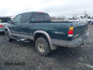 2000 Toyota Tundra Limited with VIN 5TBBT4812YS031675, listed as a IAAI auction lot 41626727 with 257,195 mi miles. Bid and sale history available at carsss.com. Image 3.