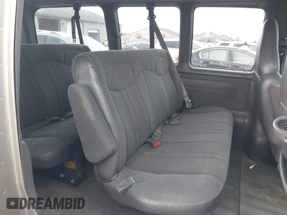 2002 Chevrolet Express z VIN 1GAGG25R121216538, wystawiony jako IAAI lot #41573071 z przebiegiem 205 409 mil mil oraz . Historia ofert i sprzedaży dostępna na DreamBid. Obrazek 8.