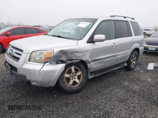 2007 Honda Pilot EX with VIN 2HKYF184X7H511937, listed as a IAAI auction lot 40992172 with 250,940 mi miles. Bid and sale history available at carsss.com. Image 2.