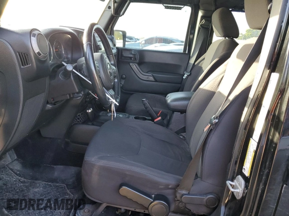 2013 Jeep Wrangler Unlimited Freedom z VIN 1C4BJWDG0DL513902, wystawiony jako Copart lot #52045975 z przebiegiem 166 827 mil mil oraz Szkoda całkowita • Salvage title. Historia ofert i sprzedaży dostępna na DreamBid. Obrazek 7.