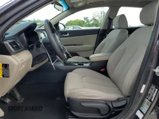 2017 Kia Optima LX z VIN 5XXGT4L38HG124210, wystawiony jako Copart lot #62261805 z przebiegiem 88 310 mil mil oraz Czysty tytuł • Clean title. Historia ofert i sprzedaży dostępna na DreamBid. Obrazek 7.