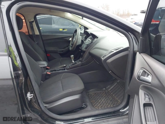 2015 Ford Focus SE with VIN 1FADP3FE2FL261161, listed as a IAAI auction lot 41965026 with 1 mi miles. Bid and sale history available at carsss.com. Image 5.