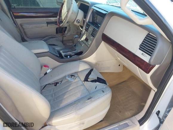 2004 Lincoln Aviator Luxury with VIN 5LMEU68H24ZJ49589, listed as a IAAI auction lot 41608691 with 211,635 mi miles. Bid and sale history available at carsss.com. Image 5.