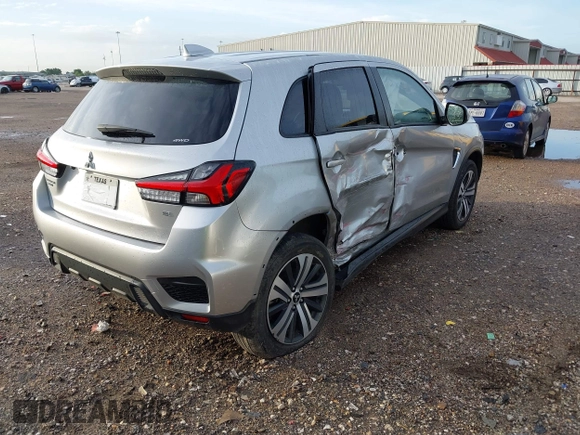2024 Mitsubishi Outlander S z VIN JA4ARUAU8RU015154, wystawiony jako IAAI lot #42506748 z przebiegiem 18 231 mil mil oraz . Historia ofert i sprzedaży dostępna na DreamBid. Obrazek 4.