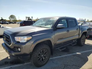 2023 Toyota Tacoma SR5 z VIN 3TYAZ5CN6PT030551, wystawiony jako Copart lot #49423675 z przebiegiem 25 999 mil mil oraz Szkody całkowita. Historia ofert i sprzedaży dostępna na DreamBid. Obrazek 1.