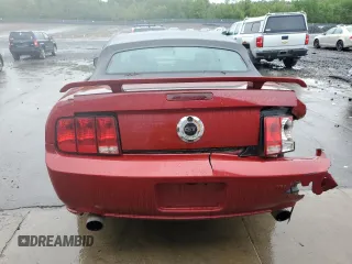 2008 Ford Mustang GT Deluxe z VIN 1ZVHT85HX85156503, wystawiony jako Copart lot #57903735 z przebiegiem 214 751 mil mil oraz Szkody całkowita. Historia ofert i sprzedaży dostępna na DreamBid. Obrazek 6.