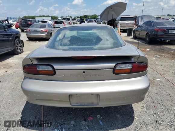 2002 Chevrolet Camaro z VIN 2G1FP22KX22155567, wystawiony jako Copart lot #61451035 z przebiegiem 192 985 mil mil oraz Czysty tytuł • Clean title. Historia ofert i sprzedaży dostępna na DreamBid. Obrazek 6.