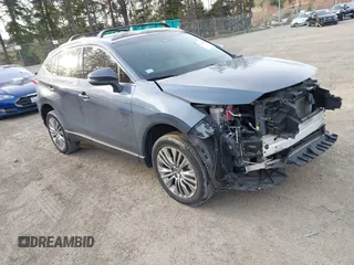 2022 Toyota Venza LE with VIN JTEAAAAH6NJ118000, listed as a IAAI auction lot 41752658 with 42,511 mi miles. Bid and sale history available at carsss.com. Image 1.
