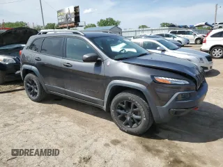 2017 Jeep Cherokee Trailhawk with VIN 1C4PJMBS0HW589626, listed as a Copart auction lot 53981435 with 105,318 mi miles and Salvage title. Bid and sale history available at DreamBid. Image 4.