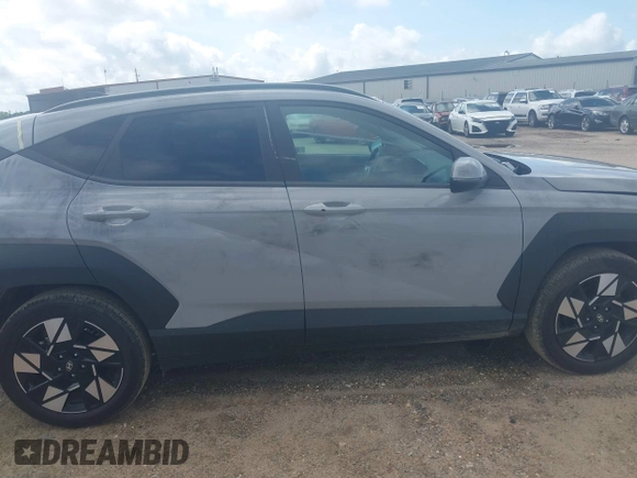 2024 Hyundai Kona SEL с VIN KM8HB3AB3RU168294, выставлен на аукционе IAAI как лот 42461624 с пробегом 15 668 миль миль и . История ставок и продаж доступна на DreamBid. Изображение 13.