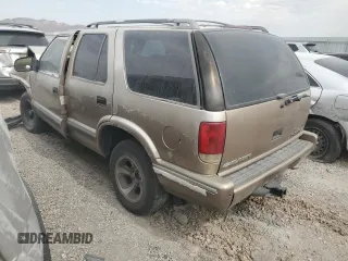 1997 Chevrolet Blazer LS with VIN 1GNCS13W3V2197732, listed as a Copart auction lot 56792025 with 203,968 mi miles and Non repairable. Bid and sale history available at DreamBid. Image 2.