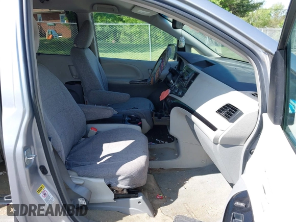 2011 Toyota Sienna LE AAS with VIN 5TDKK3DC2BS175598, listed as a IAAI auction lot 42186153 with 169,267 mi miles. Bid and sale history available at carsss.com. Image 5.