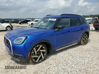 2025 MINI Countryman z VIN WMZ23GA00S7R21104, wystawiony jako Copart lot #53555755 z przebiegiem 2743 mil mil oraz Szkody całkowita. Historia ofert i sprzedaży dostępna na DreamBid. Obrazek 1.