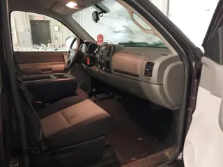 2008 Chevrolet Silverado 1500 Work Truck with VIN 1GCEK14C08Z135724, listed as a IAAI auction lot 41250972 with 86,942 mi miles. Bid and sale history available at carsss.com. Image 5.