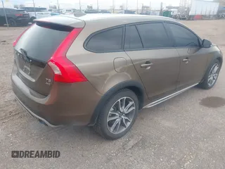 2016 Volvo V60 Cross Country T5 with VIN YV4612HKXG1012957, listed as a IAAI auction lot 41948492 with 73,354 mi miles. Bid and sale history available at carsss.com. Image 4.