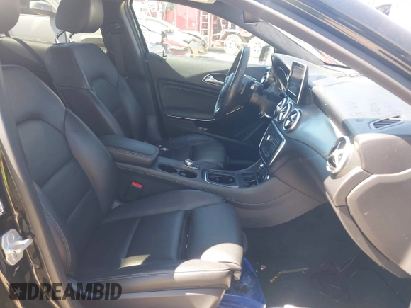 2017 Mercedes-Benz GLA 250 z VIN WDCTG4EB5HJ341002, wystawiony jako IAAI lot #41833218 z przebiegiem 131 940 mil mil oraz . Historia ofert i sprzedaży dostępna na DreamBid. Obrazek 5.