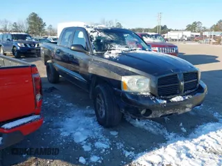 2006 Dodge Dakota SLT with VIN 1D7HW48N96S671842, listed as a IAAI auction lot 41286872 with 192,914 mi miles. Bid and sale history available at carsss.com. Image 1.
