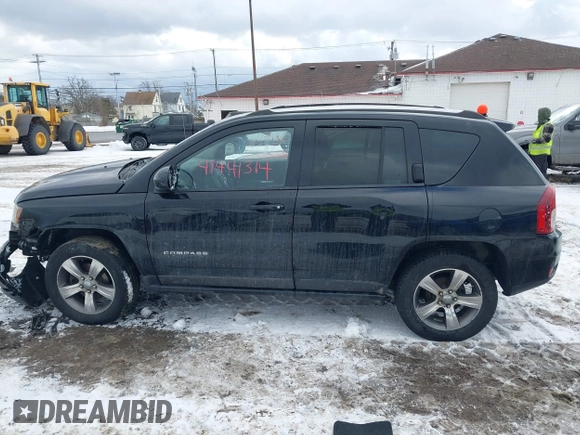 2017 Jeep Compass Latitude z VIN 1C4NJDEB9HD129184, wystawiony jako IAAI lot #41441314 z przebiegiem 45 764 mil mil oraz . Historia ofert i sprzedaży dostępna na DreamBid. Obrazek 14.