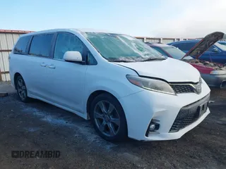 2019 Toyota Sienna SE z VIN 5TDXZ3DCXKS984204, wystawiony jako IAAI lot #41301476 z przebiegiem 118 536 mil mil oraz . Historia ofert i sprzedaży dostępna na DreamBid. Obrazek 1.