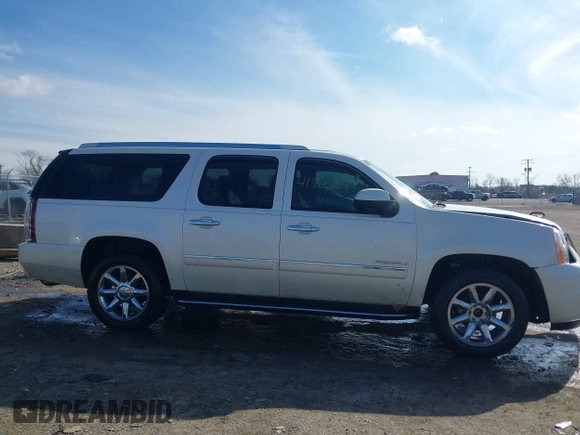 2010 GMC Yukon XL Denali with VIN 1GKUKMEF6AR157775, listed as a IAAI auction lot 41521509 with 201,836 mi miles. Bid and sale history available at carsss.com. Image 13.