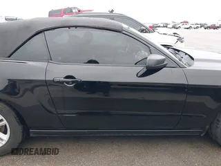 2014 Ford Mustang V6 z VIN 1ZVBP8EM2E5330955, wystawiony jako IAAI lot #41567236 z przebiegiem 17 365 mil mil oraz . Historia ofert i sprzedaży dostępna na DreamBid. Obrazek 13.