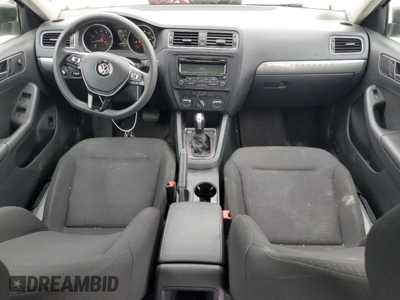 2015 Volkswagen Jetta SE z VIN 3VWD17AJ8FM212937, wystawiony jako Copart lot #56936995 z przebiegiem 99 158 mil mil oraz Czysty tytuł • Clean title. Historia ofert i sprzedaży dostępna na DreamBid. Obrazek 8.