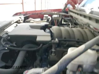 2018 Chevrolet Silverado 1500 LT z VIN 3GCPCREC7JG351689, wystawiony jako IAAI lot #43392418 z przebiegiem 51 471 mil mil oraz . Historia ofert i sprzedaży dostępna na DreamBid. Obrazek 18.
