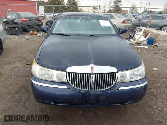 2001 Lincoln Town Car Signature with VIN 1LNHM82W61Y733577, listed as a IAAI auction lot 41899175 with 105,083 mi miles and . Bid and sale history available at DreamBid. Image 12.