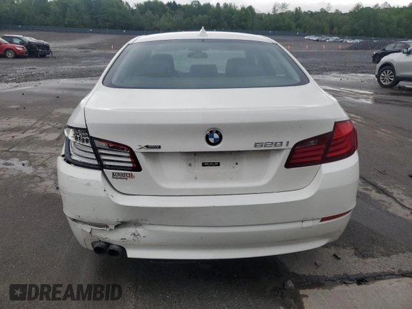 2013 BMW 5 Series 528i xDrive z VIN WBAXH5C51DD106531, wystawiony jako Copart lot #57631545 z przebiegiem 133 926 mil mil oraz Szkoda całkowita • Salvage title. Historia ofert i sprzedaży dostępna na DreamBid. Obrazek 6.